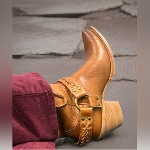 New Cleo + Wolf Tan Leather Ankle Boots Size 8.5
